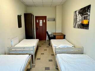 Хостел Невский Калининград Кровать в общем номере для мужчин с 4 кроватями-1