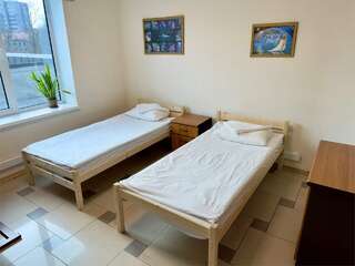 Хостел Невский Калининград Двухместная комната c 2 односпальными кроватями с электронным замком-5