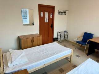 Хостел Невский Калининград Двухместная комната c 2 односпальными кроватями с электронным замком-4