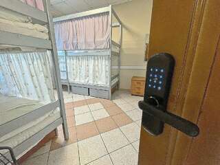 Хостел Невский Калининград Кровать в мужской 4х местной комнате с электронным замком-3