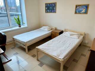 Хостел Невский Калининград Двухместная комната c 2 односпальными кроватями с электронным замком-3