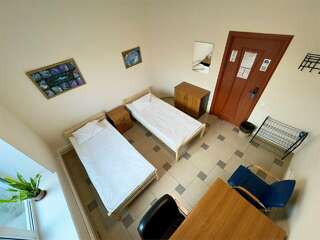 Хостел Невский Калининград Двухместная комната c 2 односпальными кроватями с электронным замком-2